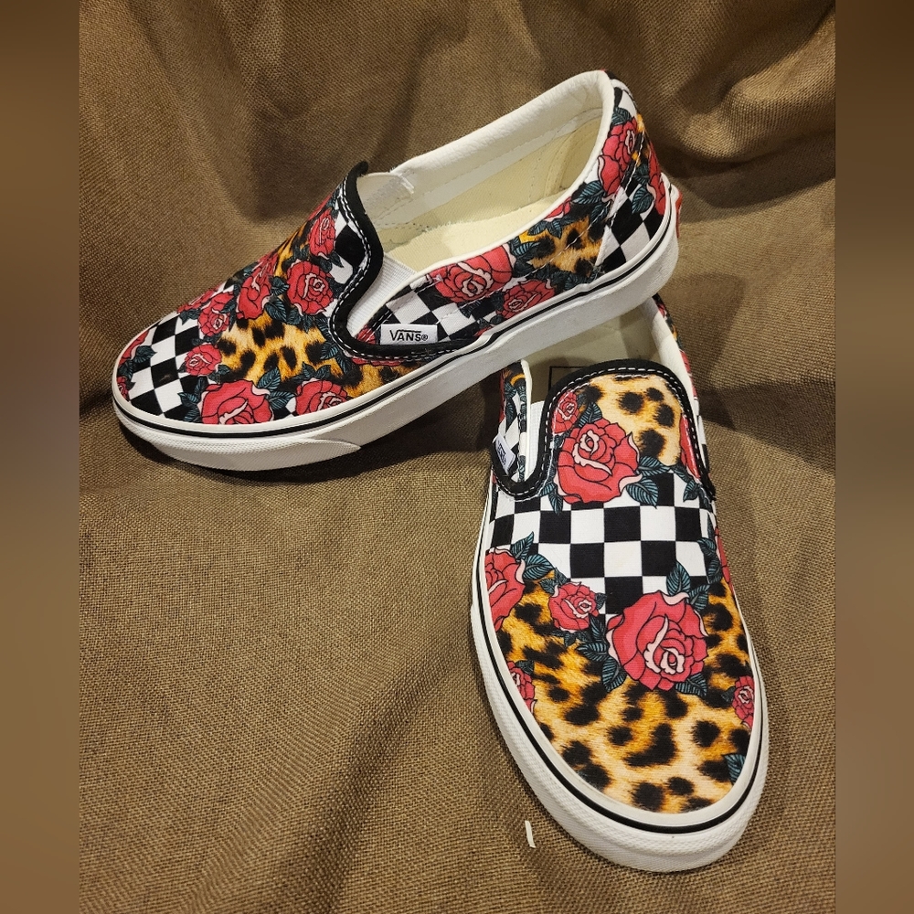 VANS  checker/cheetah rose slide on